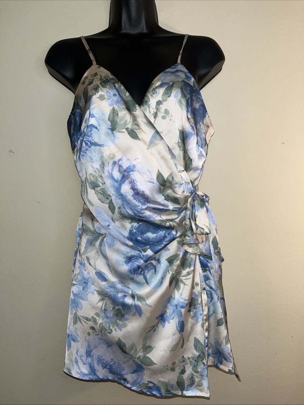 IRIS SKORT SIZE M WOMENS SILKY SOFT LIGHT BLUE FLORAL PRINT ROMANTIC ELEGANT